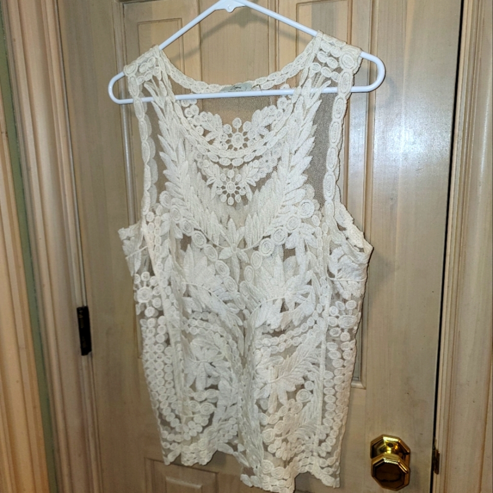 Misses sz M Capri Lace Sleeveless off white Shirt Beautiful Bohemian Cottage